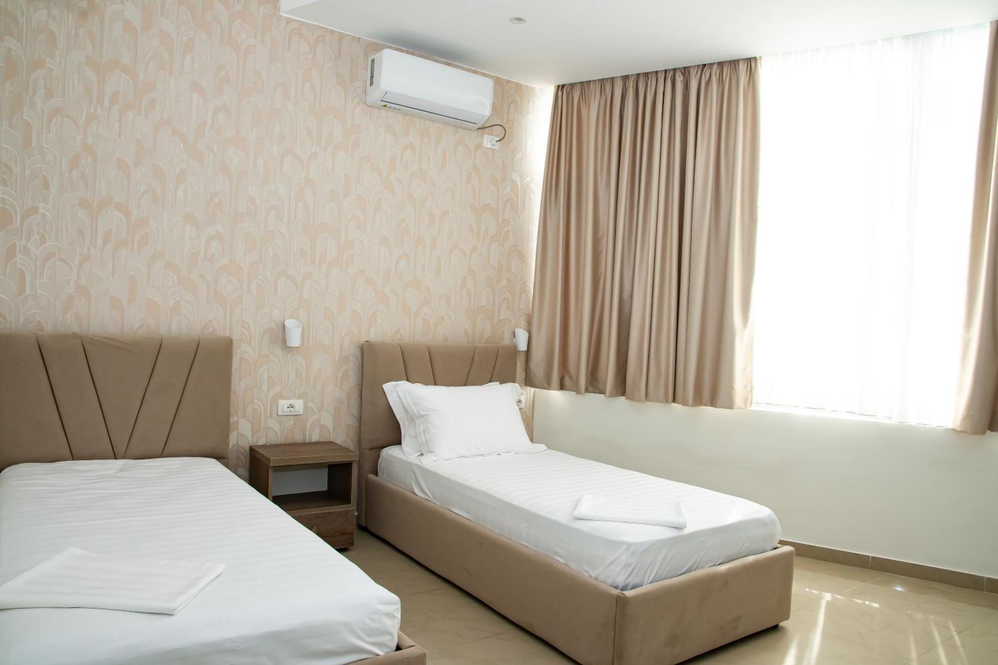 Alv Rent Rooms Vlorë Buitenkant foto