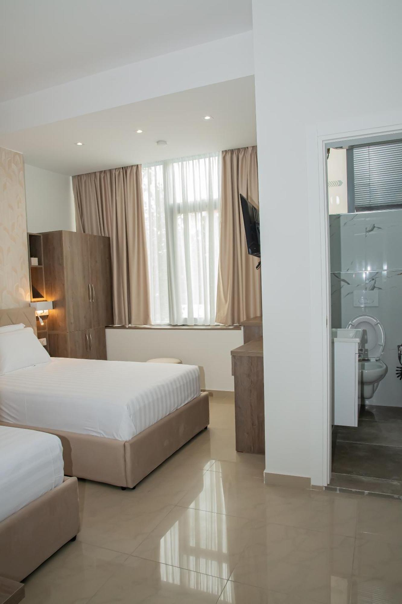 Alv Rent Rooms Vlorë Buitenkant foto