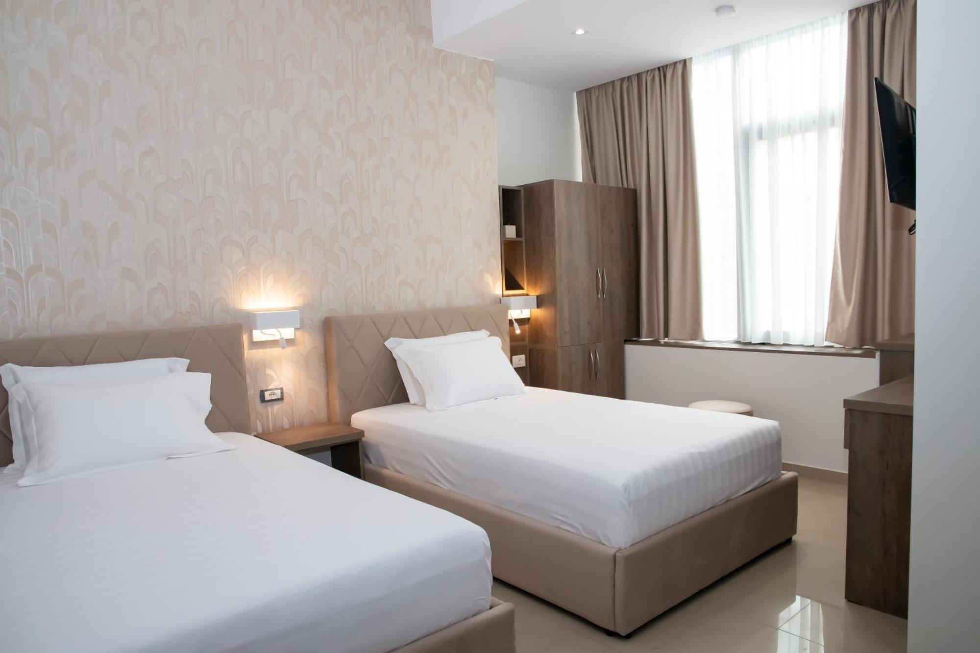 Alv Rent Rooms Vlorë Buitenkant foto