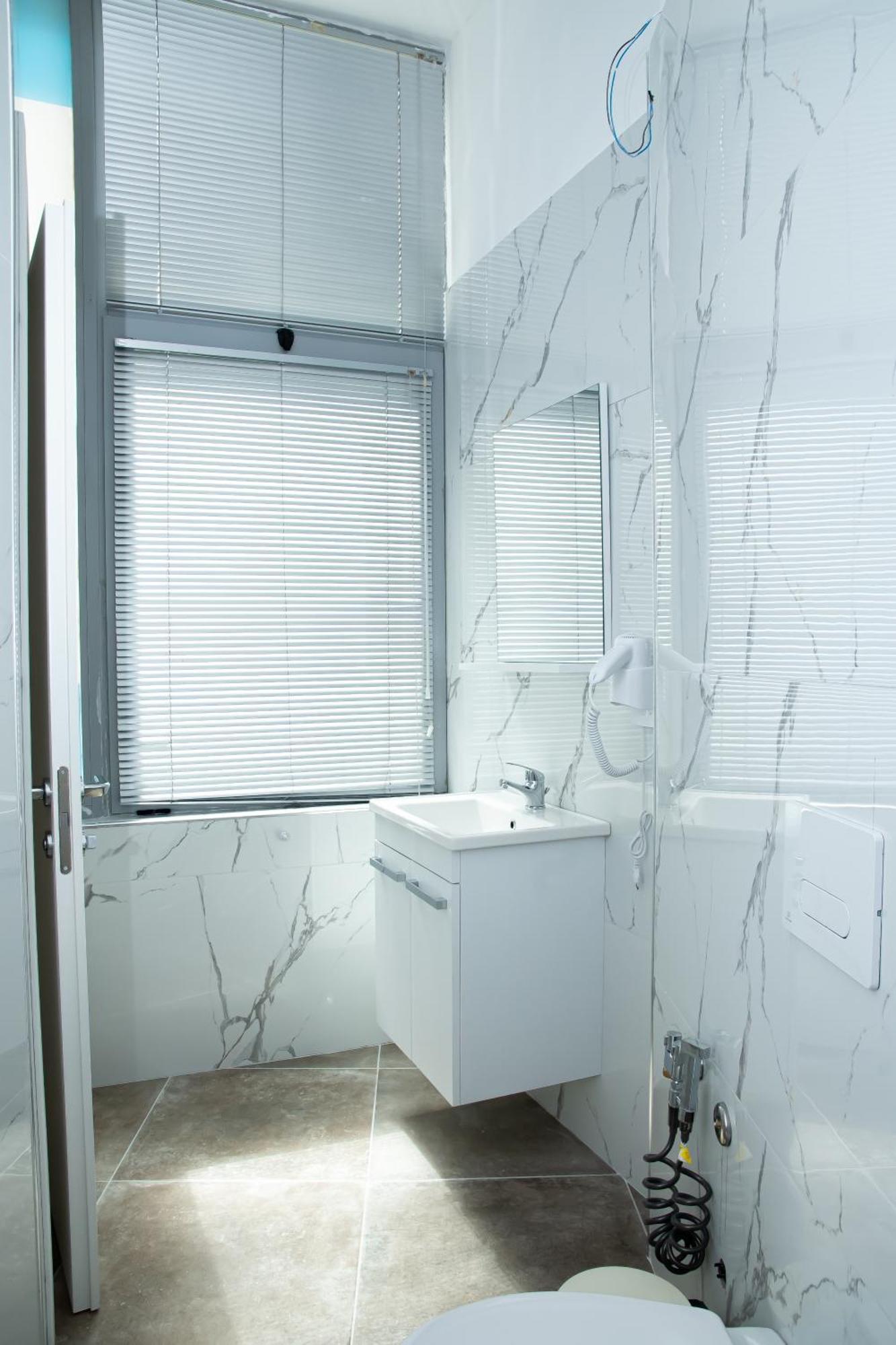 Alv Rent Rooms Vlorë Buitenkant foto