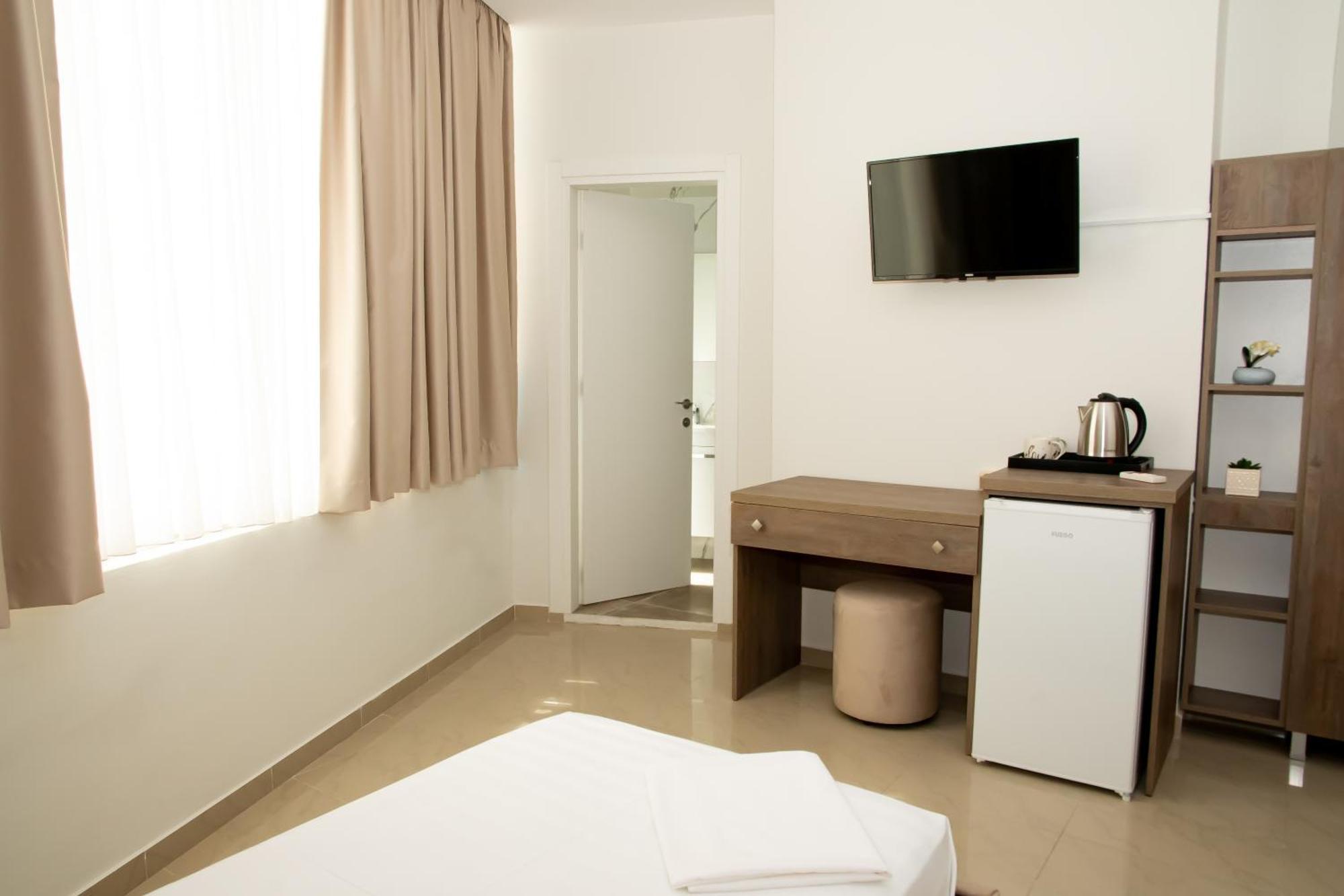 Alv Rent Rooms Vlorë Buitenkant foto