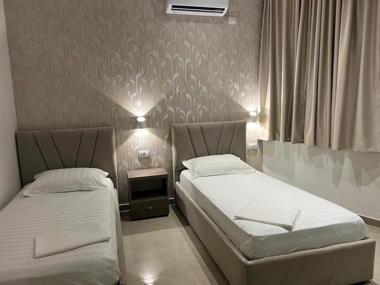 Alv Rent Rooms Vlorë Buitenkant foto