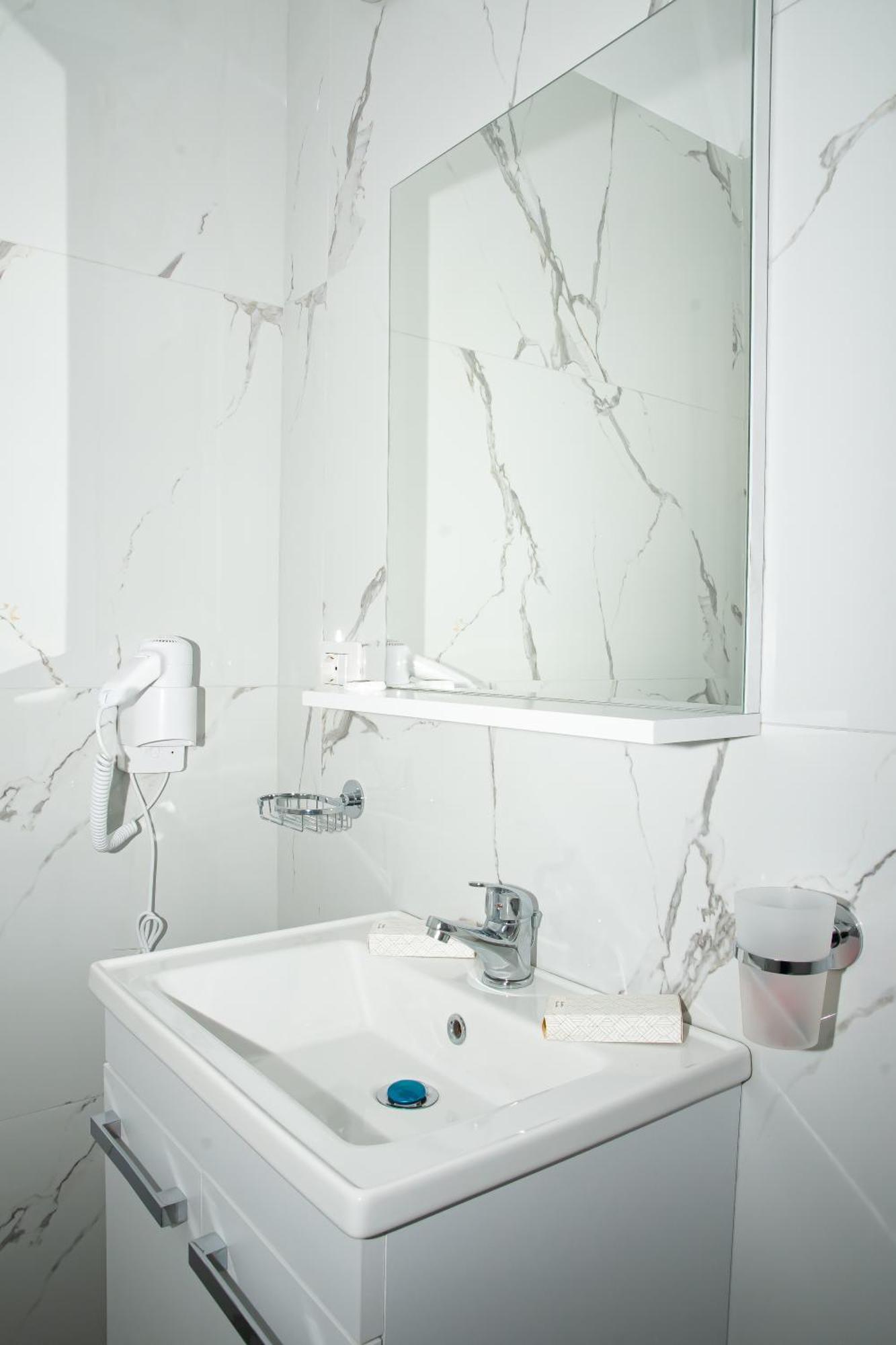 Alv Rent Rooms Vlorë Buitenkant foto