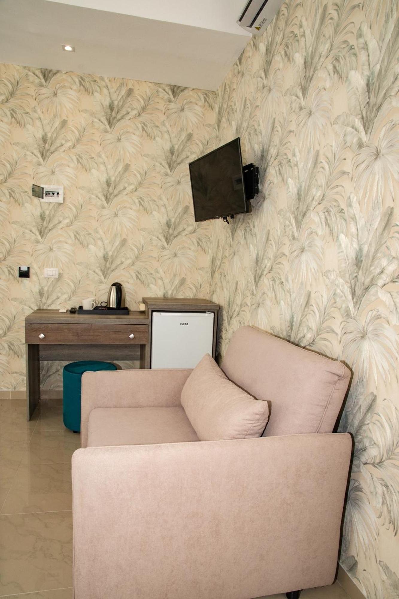 Alv Rent Rooms Vlorë Buitenkant foto