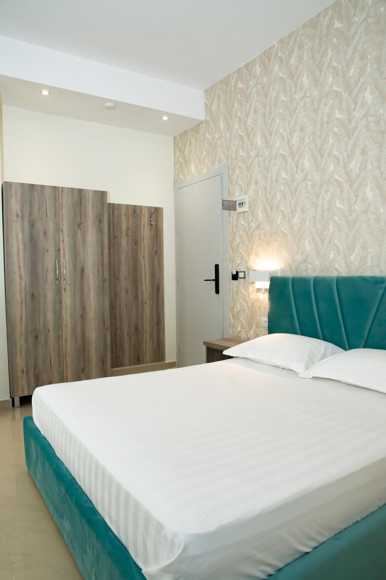 Alv Rent Rooms Vlorë Buitenkant foto